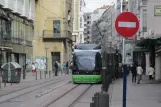 Vitoria-Gasteiz Straßenbahnlinie T2 mit Niederflurgelenkwagen 505 am Angulema (2012)