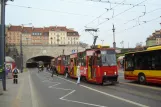 Warschau Straßenbahnlinie 26 mit Triebwagen 1306 am Stare Miasto (2011)