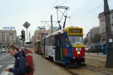 Warschau Straßenbahnlinie 33 mit Triebwagen 808 am Plac Konstytucji (2011)