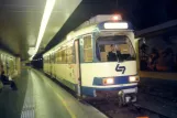Wien Regionallinie 515 - Badner Bahn mit Gelenkwagen 102 "Karl" am Matzlernsdoferplatz (2001)