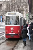 Wien Straßenbahnlinie 1 mit Beiwagen 1502 am Schottentor (2013)