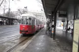 Wien Straßenbahnlinie 2 mit Beiwagen 1367 am Ring, Volkstheater U (2013)