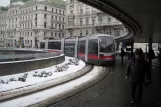 Wien Straßenbahnlinie 44 mit Niederflurgelenkwagen 21 am Schottentor von hinten gesehen (2013)