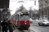 Wien Straßenbahnlinie D mit Gelenkwagen 4012 am Burgring (2013)