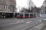 Wien Straßenbahnlinie D mit Niederflurgelenkwagen 750 am Schottentor (2013)