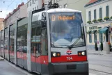 Wien Straßenbahnlinie D mit Niederflurgelenkwagen 764 nahe bei Sickenberggasse (2014)