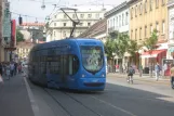 Zagreb Straßenbahnlinie 11 mit Niederflurgelenkwagen 2274 auf Draškovićeva ulica (2008)