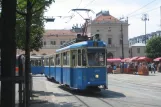 Zagreb Straßenbahnlinie 2 mit Triebwagen 101 auf Trg kralja Tomislava (2008)