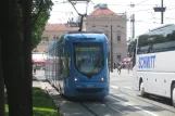 Zagreb Straßenbahnlinie 6 mit Niederflurgelenkwagen 2239 auf Trg kralja Tomislava (2008)