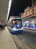 Zürich Straßenbahnlinie 10 mit Niederflurgelenkwagen 3016 am Bahnhofplatz HB (2022)