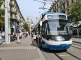 Zürich Straßenbahnlinie 11 mit Niederflurgelenkwagen 3084 am Renweg (2020)