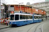 Zürich Straßenbahnlinie 15 mit Gelenkwagen 2063 am Bellevue (2005)
