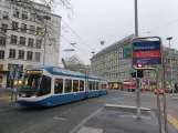 Zürich Straßenbahnlinie 2 mit Niederflurgelenkwagen 3009 am Sihlstrasse (2020)