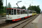 Zwickau Straßenbahnlinie 4 mit Gelenkwagen 929 am Klinikum (2008)