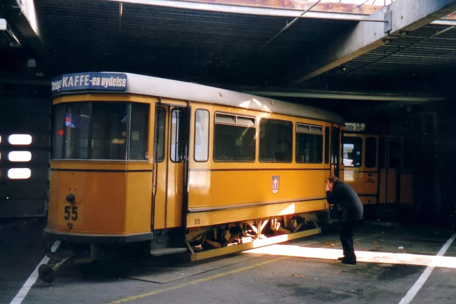 Aarhus Museumswagen 55 innen Århus Sporvejes depot på Bryggervej (2005)