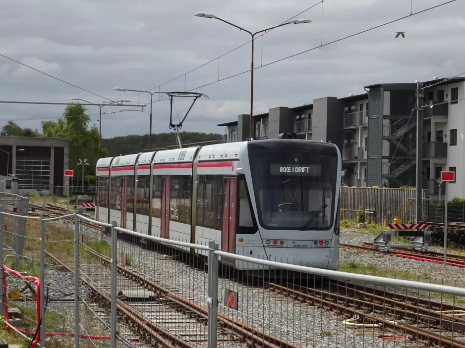 Aarhus Niederflurgelenkwagen 1111-1211 am Odder (2020)