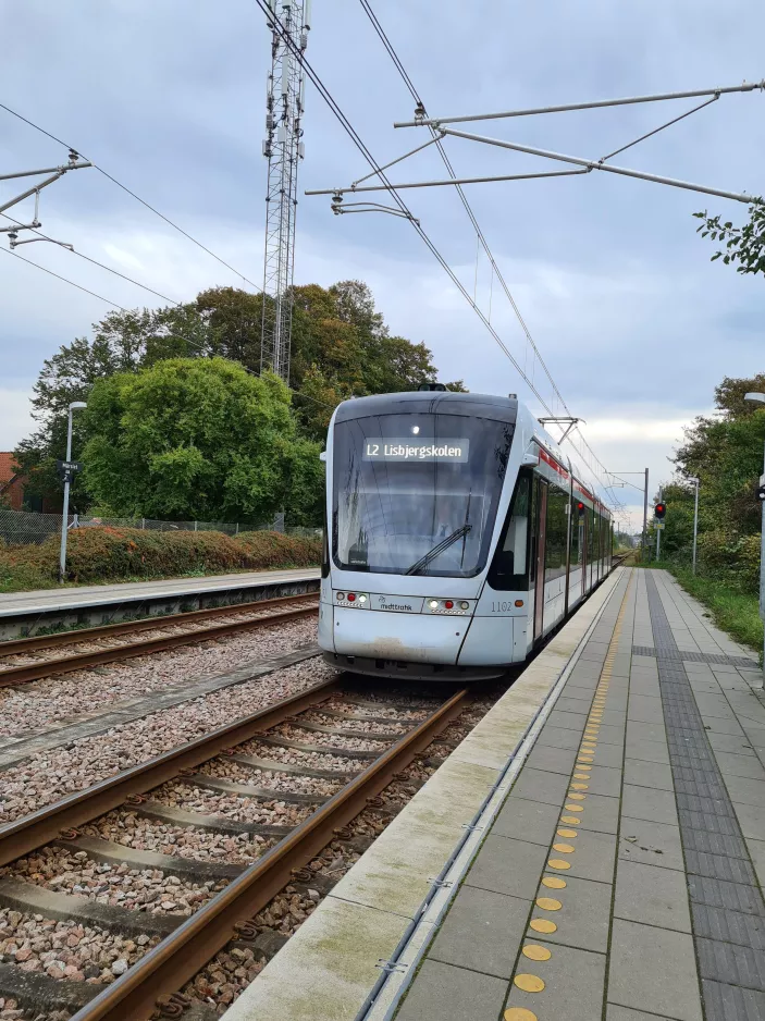 Aarhus Stadtbahn Linie L2 mit Niederflurgelenkwagen 1102-1202 im Mårslet (2021)
