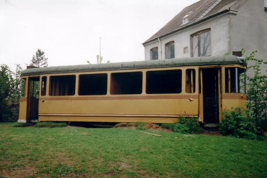 Aarhus Triebwagen 9 im Tirsdalens Børnehave, von der Seite gesehen (1996)