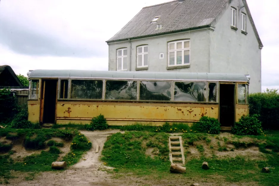 Aarhus Triebwagen 9 im Tirsdalens Børnehave, von der Seite gesehen (2006)