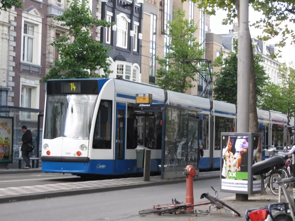 Amsterdam Straßenbahnlinie 14 mit Niederflurgelenkwagen 2089 am Artis (2009)
