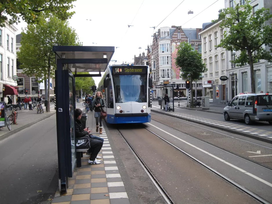 Amsterdam Straßenbahnlinie 14 mit Niederflurgelenkwagen 2125 am Artis (2009)