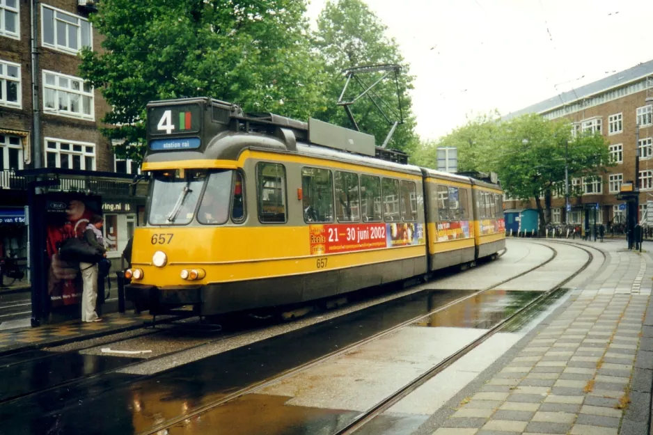 Amsterdam Straßenbahnlinie 4 mit Gelenkwagen 657 am Dientelstraat (2002)