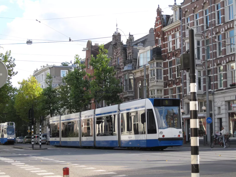 Amsterdam Straßenbahnlinie 9 mit Niederflurgelenkwagen 2097 auf Plantage Middenlaan (2009)
