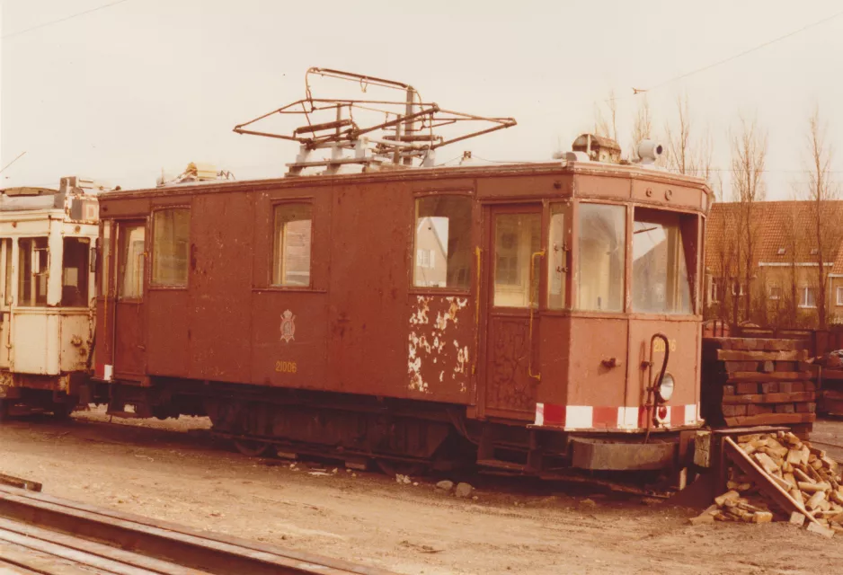 Archivfoto: Brüssel Arbeitswagen 21006 am Depot Knokke (1978)