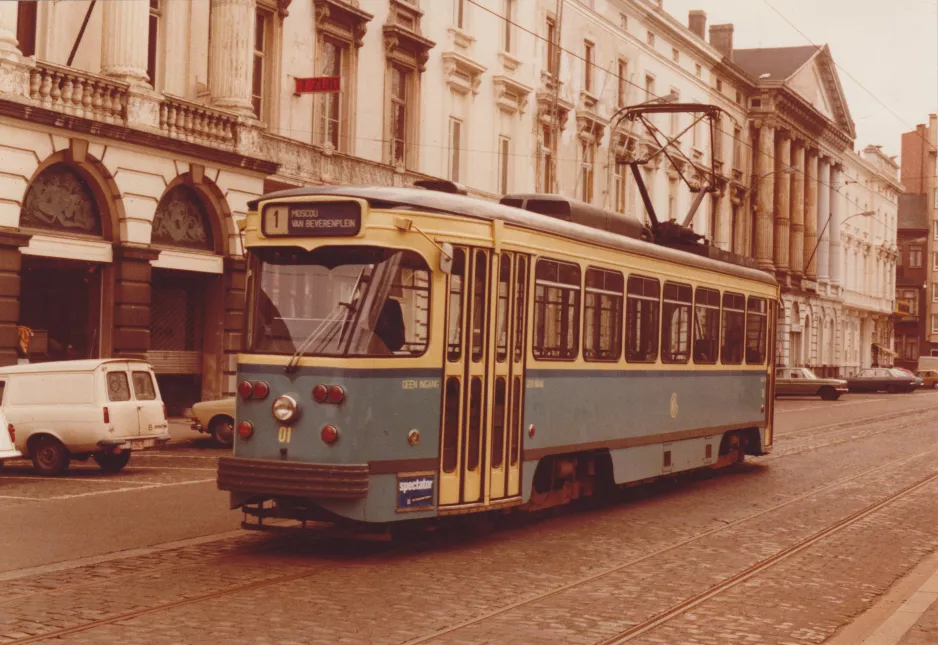 Archivfoto: Gent Straßenbahnlinie 1 mit Triebwagen 01 auf Graaf van Vlaanderenplein (1978)