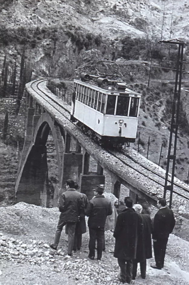 Archivfoto: Granada Regionallinie mit Triebwagen 2 nahe bei Pinos Genli (1950-1959)