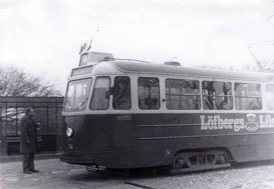 Archivfoto: Malmö Straßenbahnlinie 4 mit Triebwagen 74 am Limhamn Gamla gatan (1973)