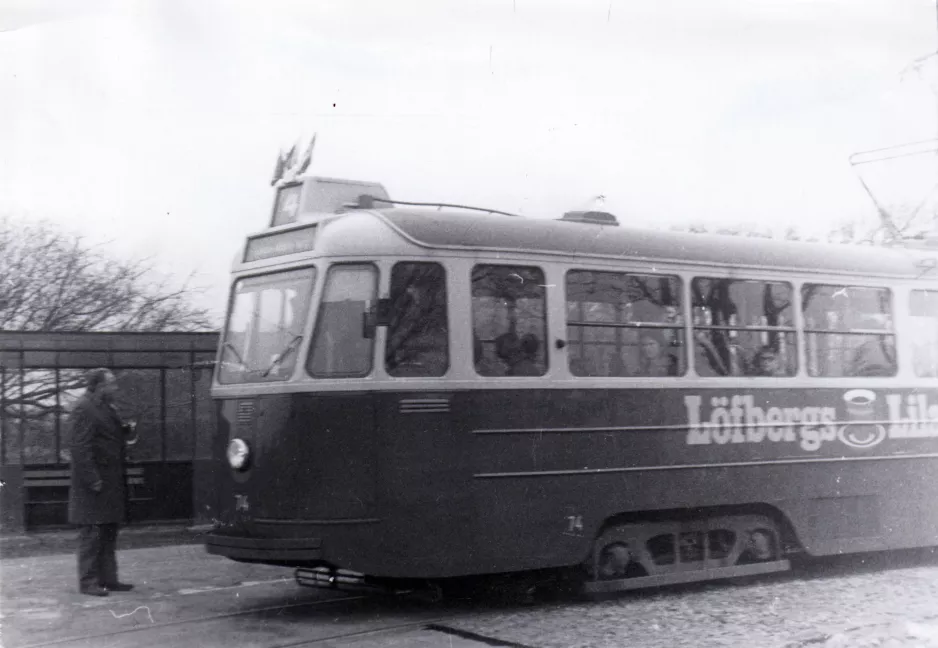Archivfoto: Malmö Straßenbahnlinie 4 mit Triebwagen 74 am Limhamn Linnégaten (1973)