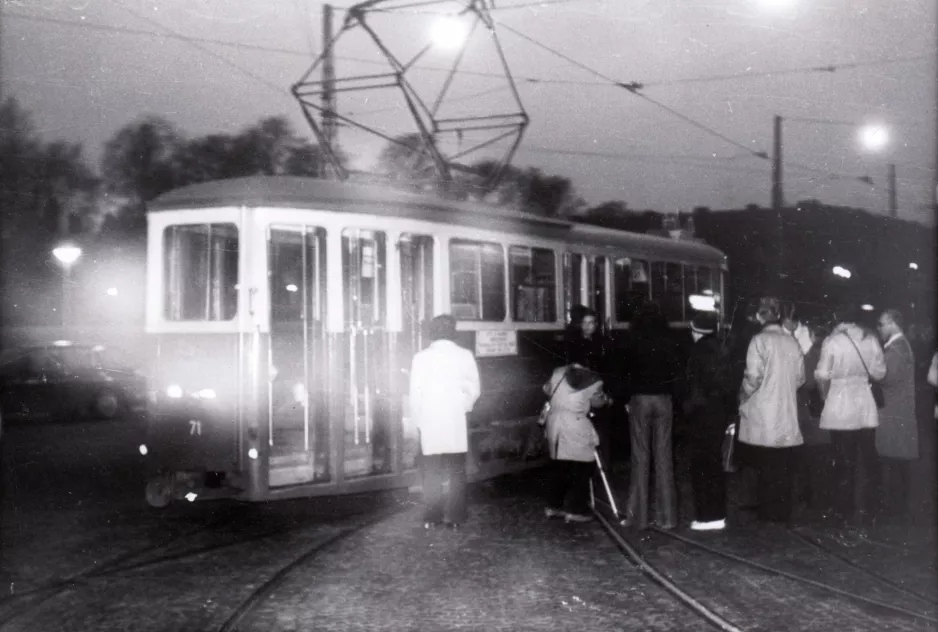 Archivfoto: Malmö Triebwagen 71 vor Elspårvagnshallarna  Zenithgatan (1973)