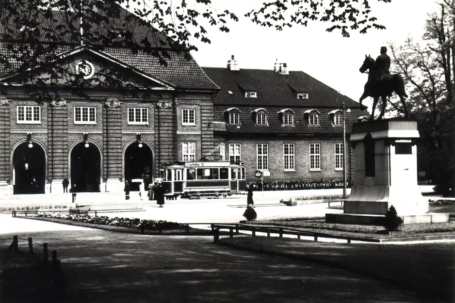 Archivfoto: Odense Hovedlinie mit Triebwagen 14 am Banegården (1930-1939)