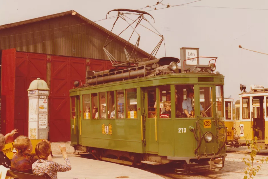 Archivfoto: Skjoldenæsholm Meterspur mit Triebwagen 213 am Das Straßenbahnmuseum (1979)