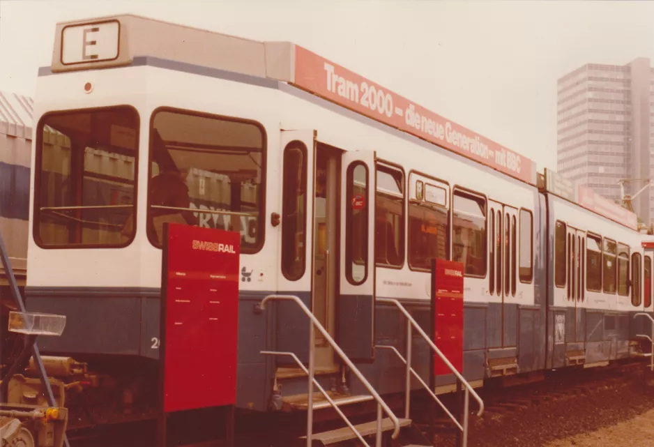 Archivfoto: Zürich Gelenkwagen 2011 am Internationale Verkehrs-Ausstellung, Hamborg, von hinten gesehen  (1979)