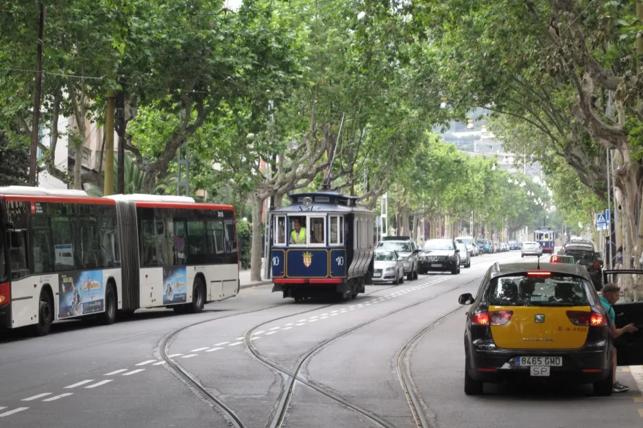 Barcelona Touristenbahn 55 mit Triebwagen 10 auf Av. del Tibidabo (2012)