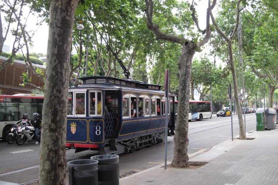 Barcelona Touristenbahn 55 mit Triebwagen 8 auf Av. del Tibidabo (2012)