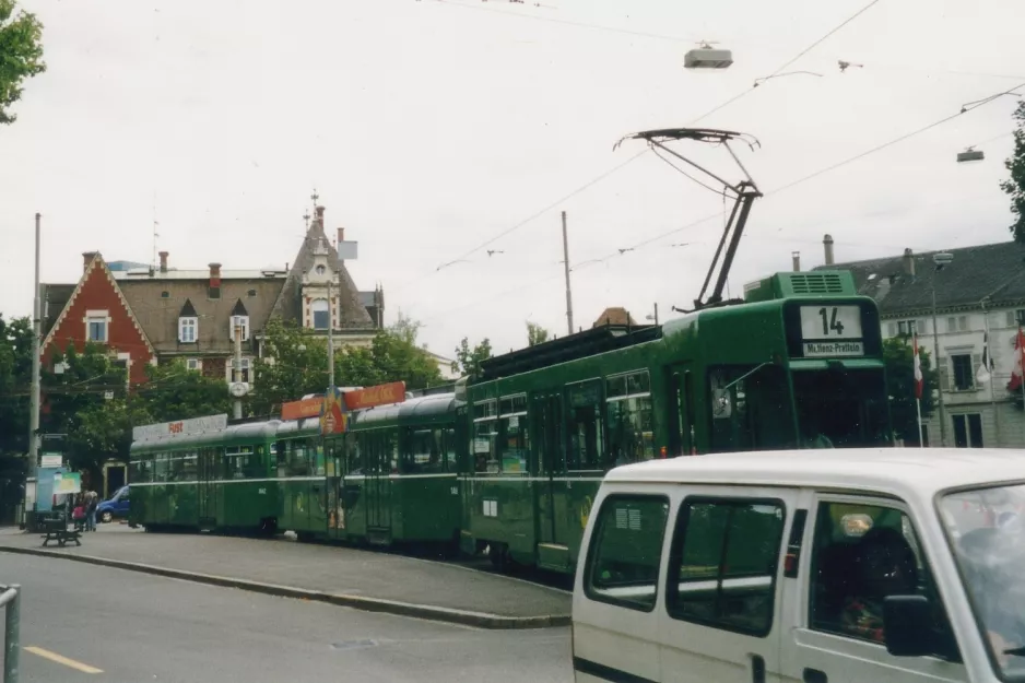 Basel Straßenbahnlinie 14 am Wiesenplatz (2003)