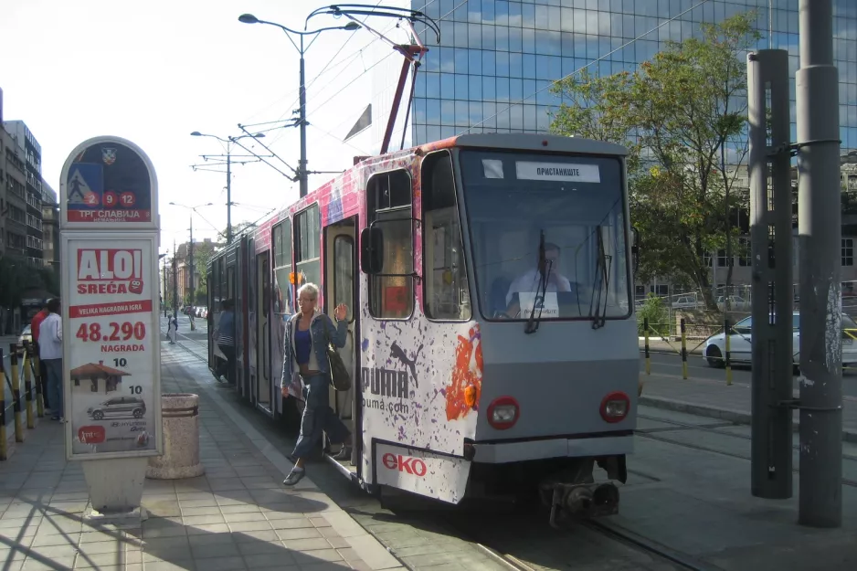 Beograd Straßenbahnlinie 2 mit Gelenkwagen 214 am Savski Trg (2008)