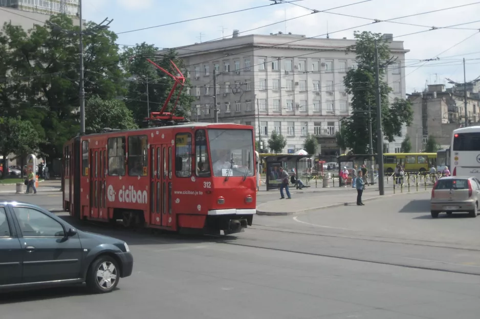 Beograd Straßenbahnlinie 2 mit Gelenkwagen 312 auf Savski Trg (2008)