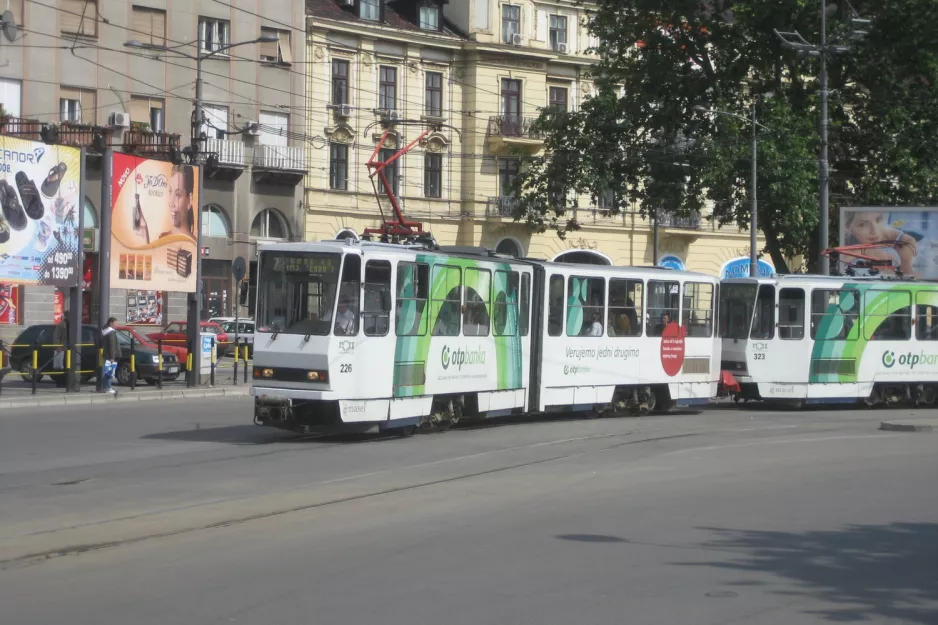 Beograd Straßenbahnlinie 7 mit Gelenkwagen 226 auf Karađorđeva (2008)
