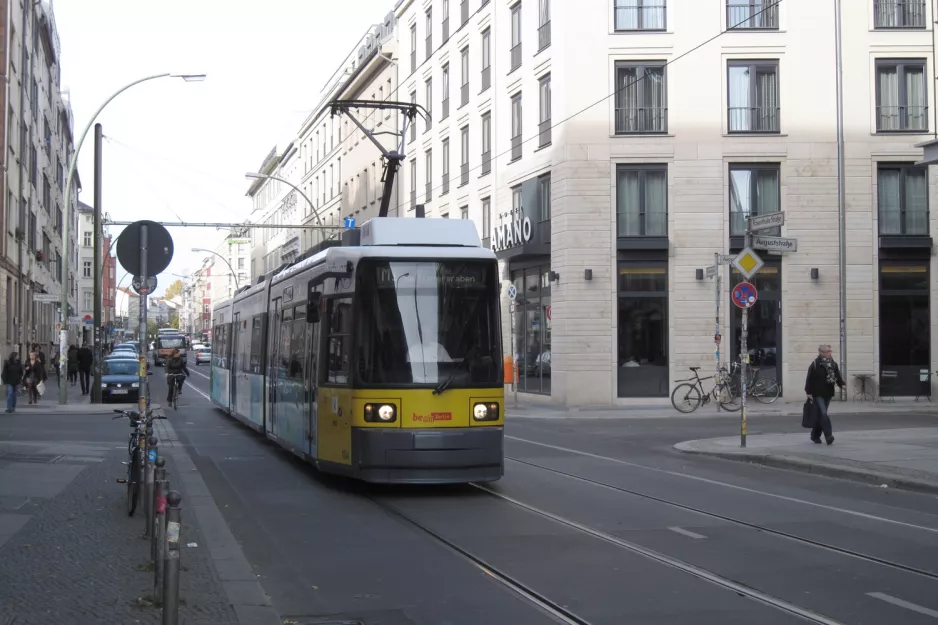 Berlin Schnelllinie M1 mit Niederflurgelenkwagen 1104nah Rosenthaler Platz (2012)