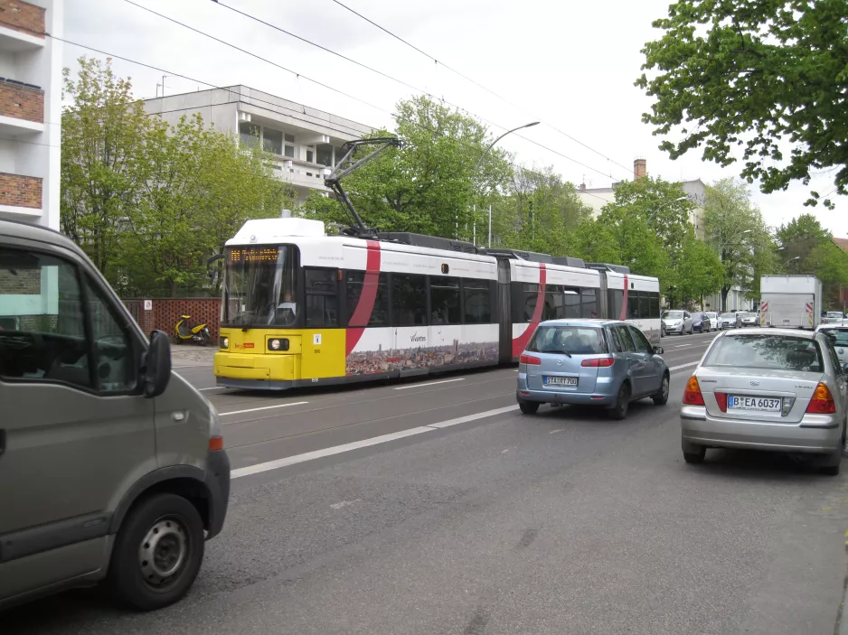 Berlin Schnelllinie M1 mit Niederflurgelenkwagen 1513nah Grabbeallè (2016)