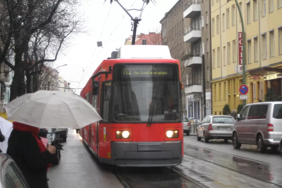 Berlin Schnelllinie M1 mit Niederflurgelenkwagen 2040nah Rosenthaler Platz (2007)