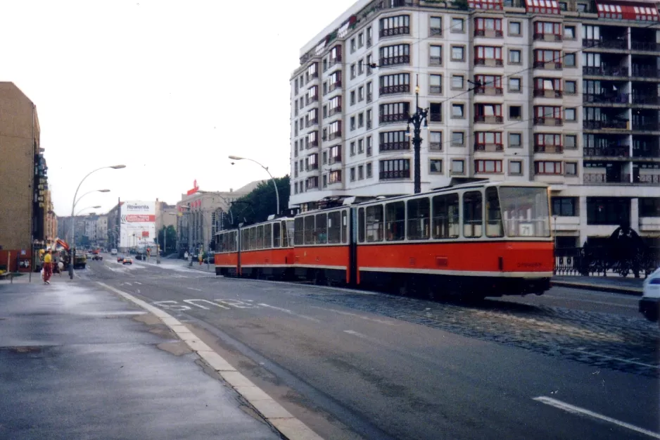 Berlin Straßenbahnlinie 71 auf Weidendammer Brücke (1991)