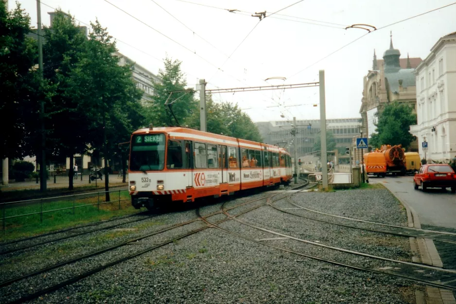 Bielefeld Straßenbahnlinie 2 mit Gelenkwagen 533 nahe bei Rathaus (1998)