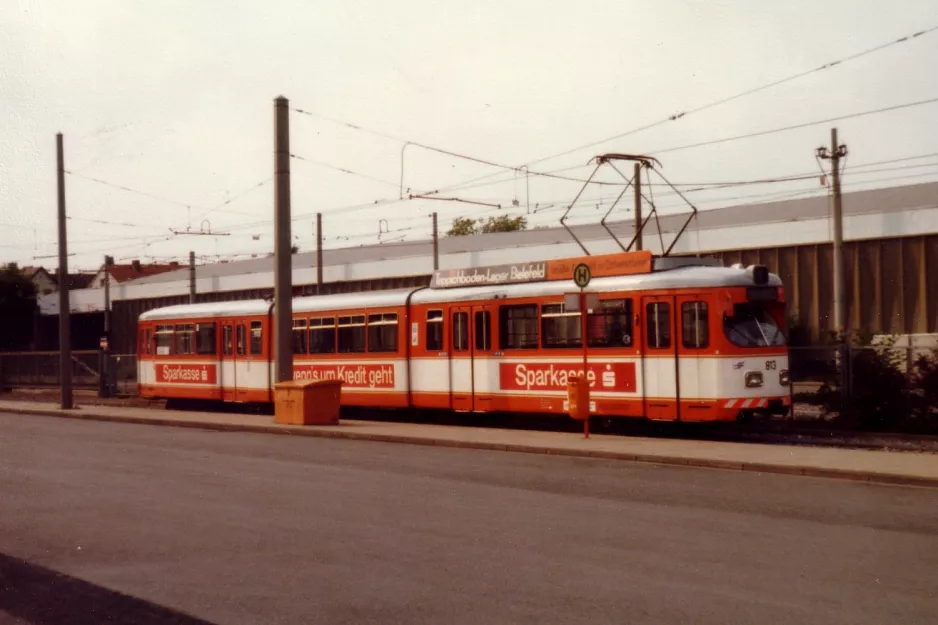 Bielefeld Straßenbahnlinie 2 mit Gelenkwagen 813 am Sieker (1981)
