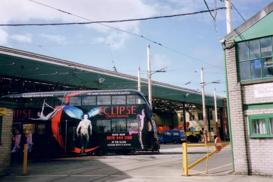 Blackpool Doppelstocktriebwagen 720 auf Blundell St. (2006)