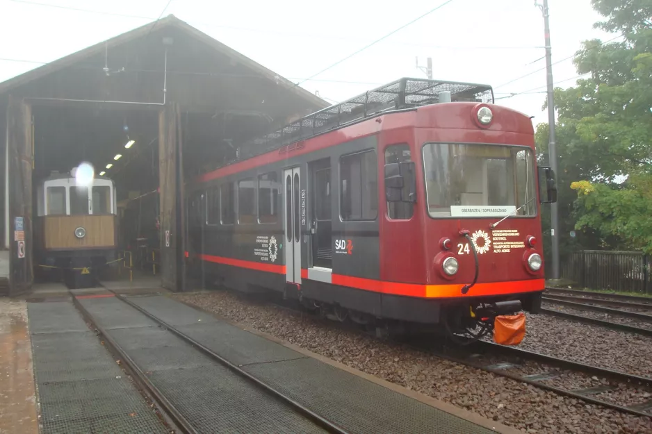 Bozen Triebwagen 24 am Oberbozen / Soprabolzano (2012)